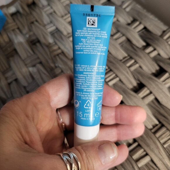 NEW NEUTROGENA HYDRO BOOST EYE CREAM - Picture 6 of 6